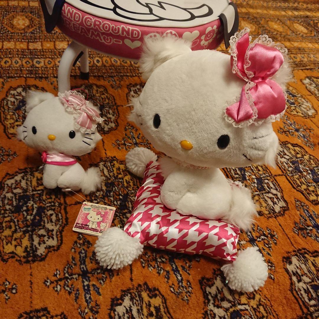 ゲームセンター限定・新品:チャーミーキティ「スーパーＤＸクッション付ぬいぐるみ」