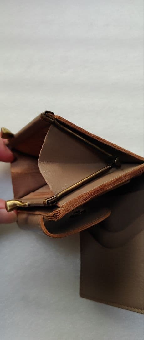 rima様　美品　IL BISONTE　二つ折り財布　ベージュ　がま口　ミニ財布