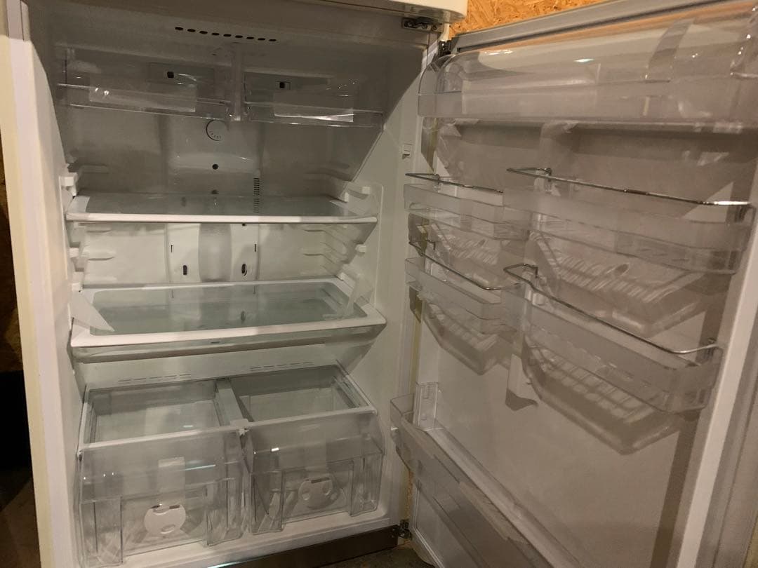 SMEG（スメッグ）社製冷凍冷蔵庫　クリーム 100V FAB50P 右開き