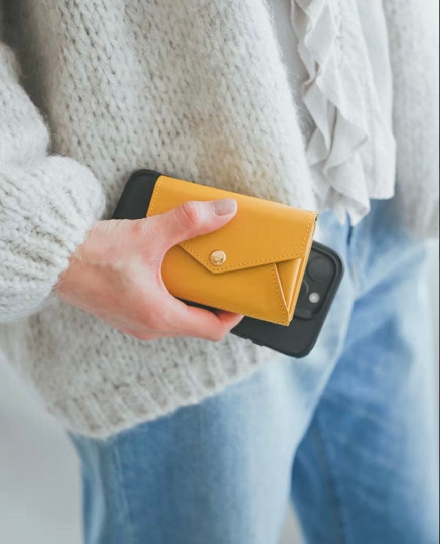 手のひらサイズの本革財布　KURASHI&Trips PUBLISHING