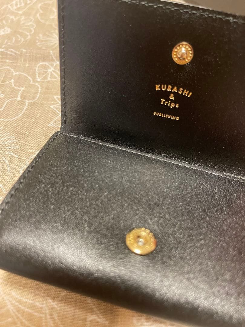 手のひらサイズの本革財布　KURASHI&Trips PUBLISHING