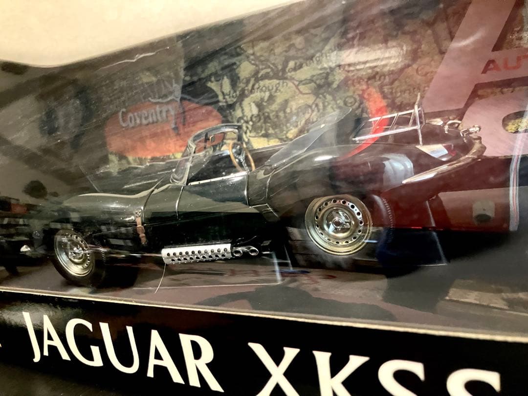 ジャガー Jaguar XK SS 1/18 STEVE MCQUEEN