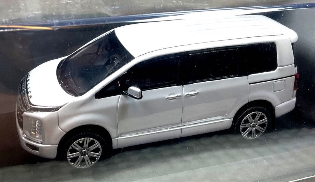 京商 1/43 三菱 デリカ D：5（白）＆トミカ　No.39 デリカD:5