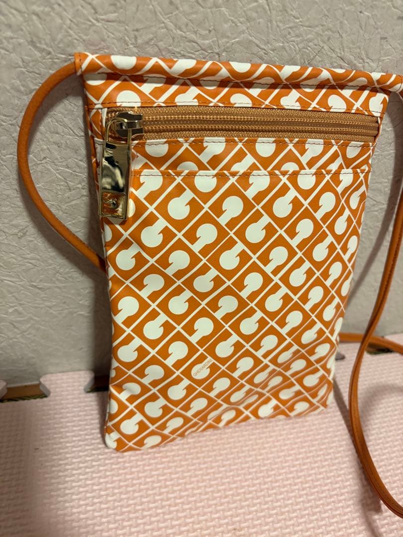 mitsurinさま　ゲラルディーニ☆ソフティ☆スマホポーチ☆斜めがけポシェット