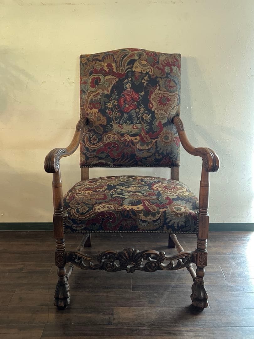 k207r124 神戸家具 カーヴィングアームチェア 英国アンティーク 彫刻装飾