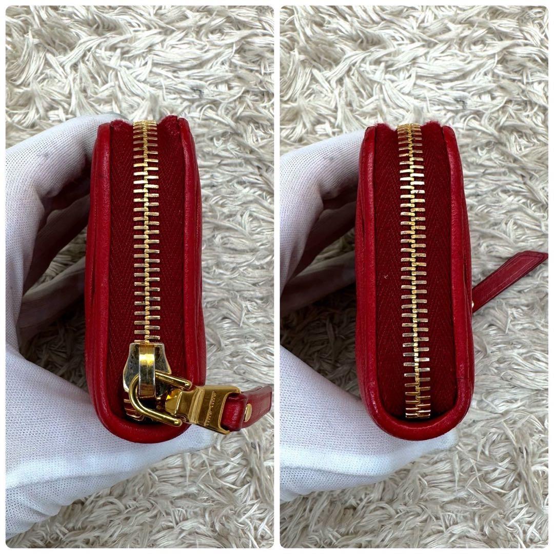 【極美品】ミュウミュウ ケース マテラッセ 赤 ラウンドファスナー レザー