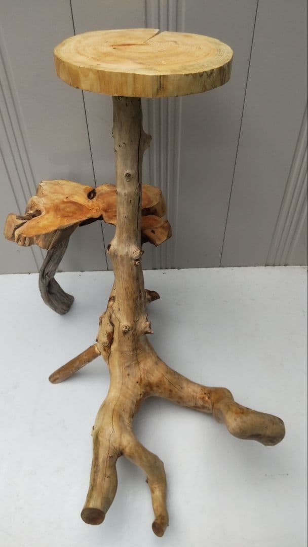 流木を使った天然素材のキャットタワー