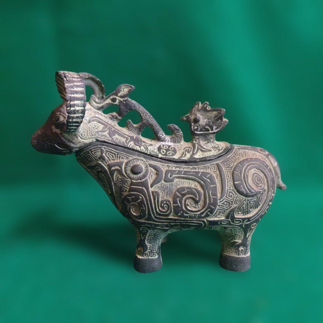 銅製羊の彫刻オブジェ　中国製