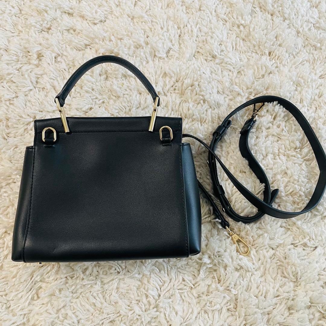 ロジェヴィヴィエ・ビジュー付き黒パーティーバッグ(超美品)✨