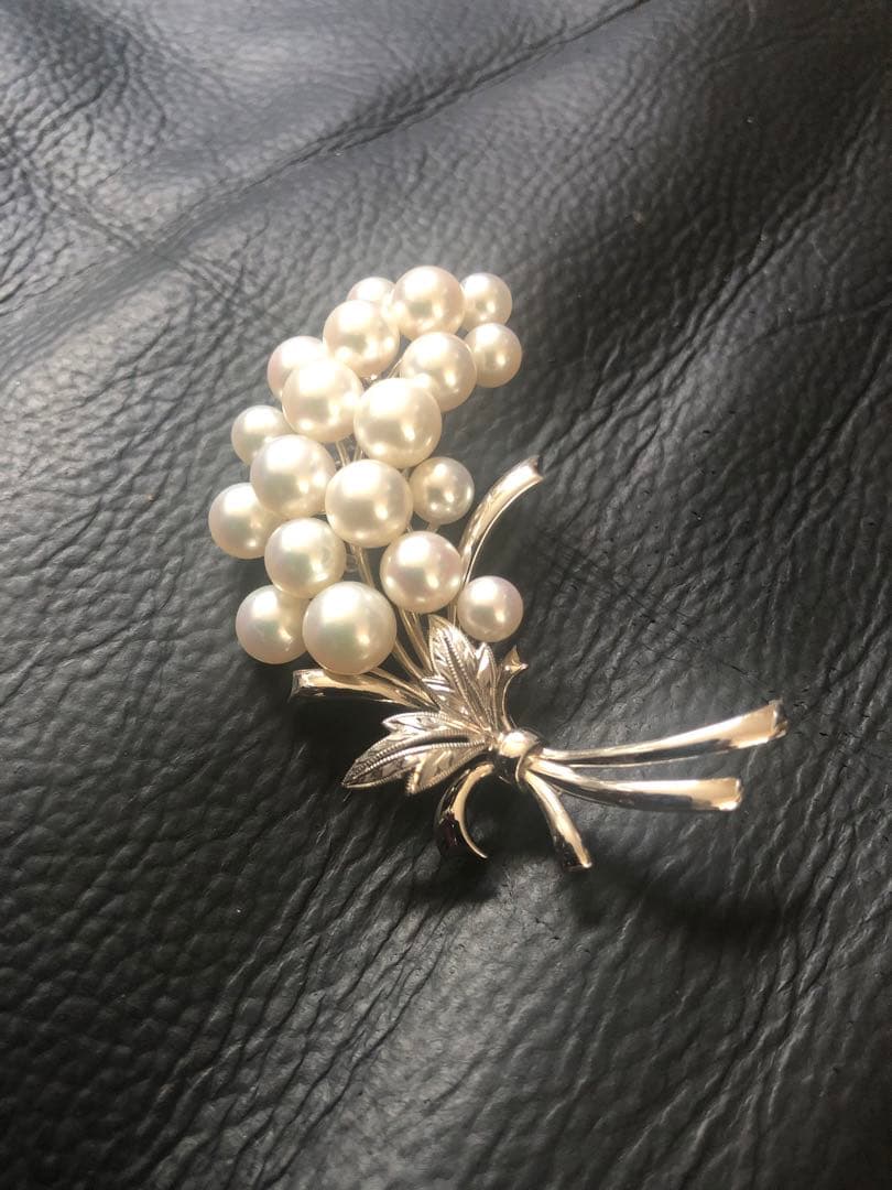 Mikimoto ミキモト真珠 K14WGブローチ あこや真珠　ぶどうモチーフ