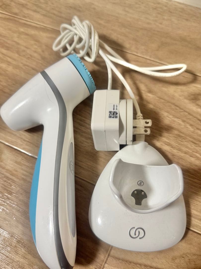 ニュースキン　ルミスパ　洗顔ブラシ ホワイトとブルー 充電器付き