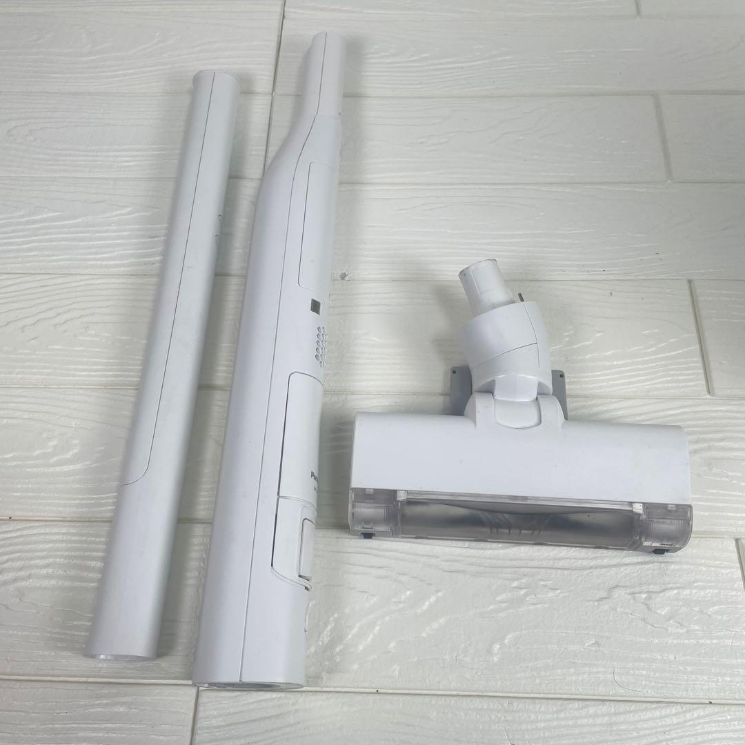 Panasonic 充電式掃除機 MC-NS10K 2023年製 紙パック付き