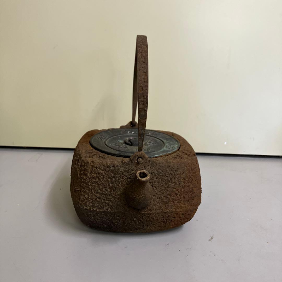 【希少・骨董】南部鉄器 鉄瓶 四角型 鶴笹文 銅蓋 アンティーク 当時物 レトロ