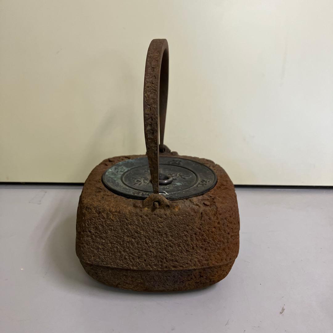 【希少・骨董】南部鉄器 鉄瓶 四角型 鶴笹文 銅蓋 アンティーク 当時物 レトロ