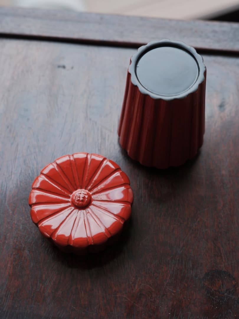 道場宗廣　菊割棗　 根来塗　茶入れ　茶器　漆工芸　共箱　茶道具　Q1993