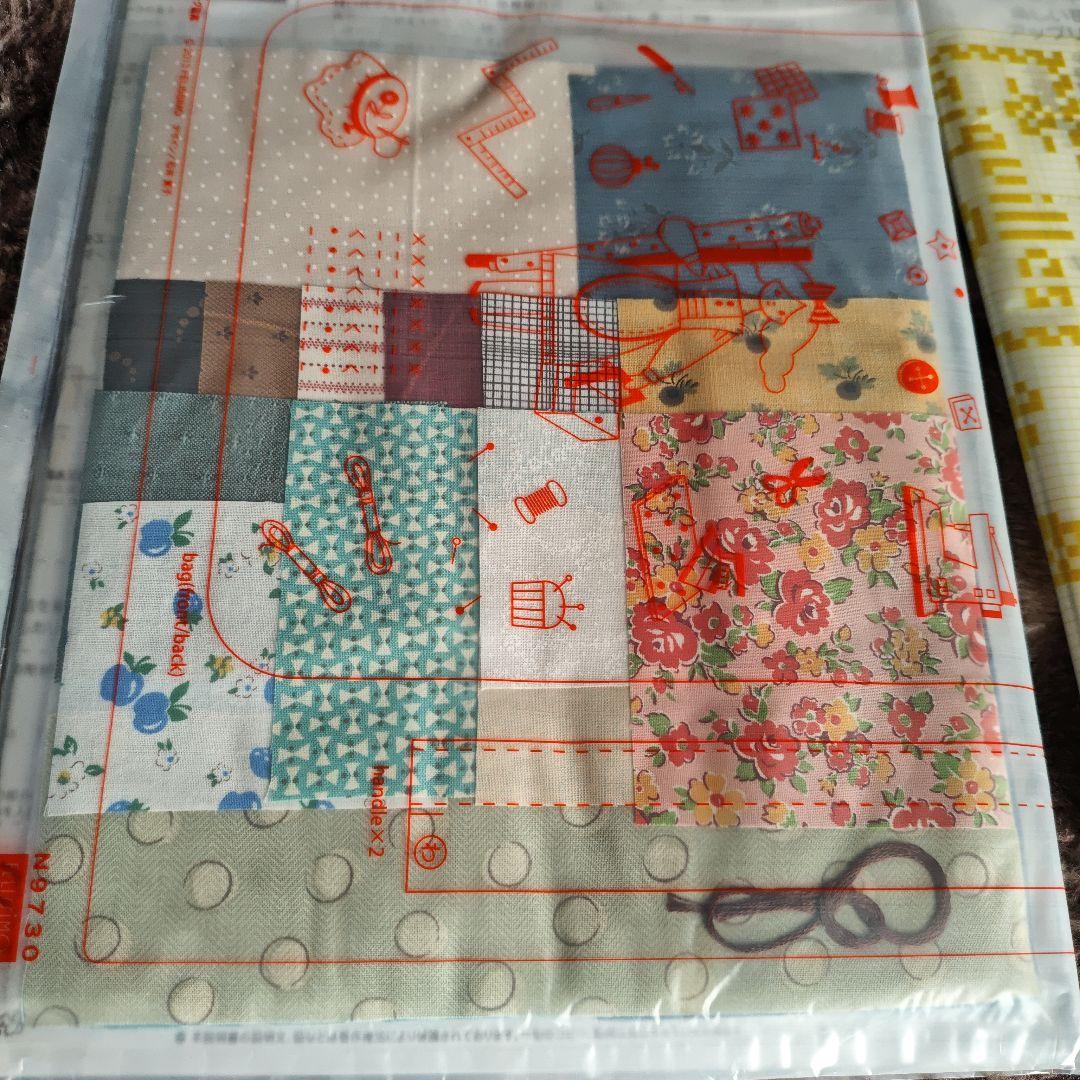 【新品】フェリシモ　クチュリエ　アップリケキルト　ハンドメイドサンボンネットスー