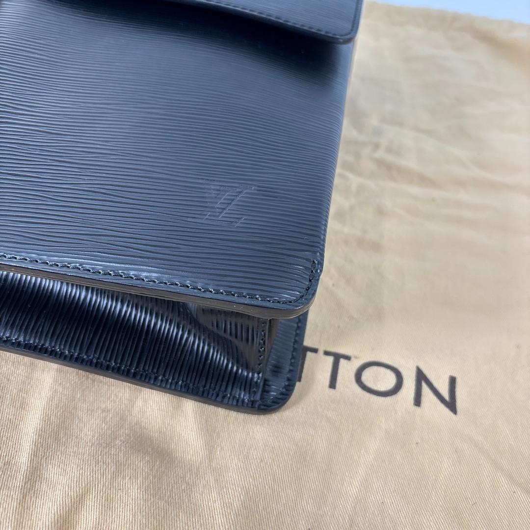 新品同様 ルイヴィトン エピ ラギート M54552 レザー ビジネス バッグ