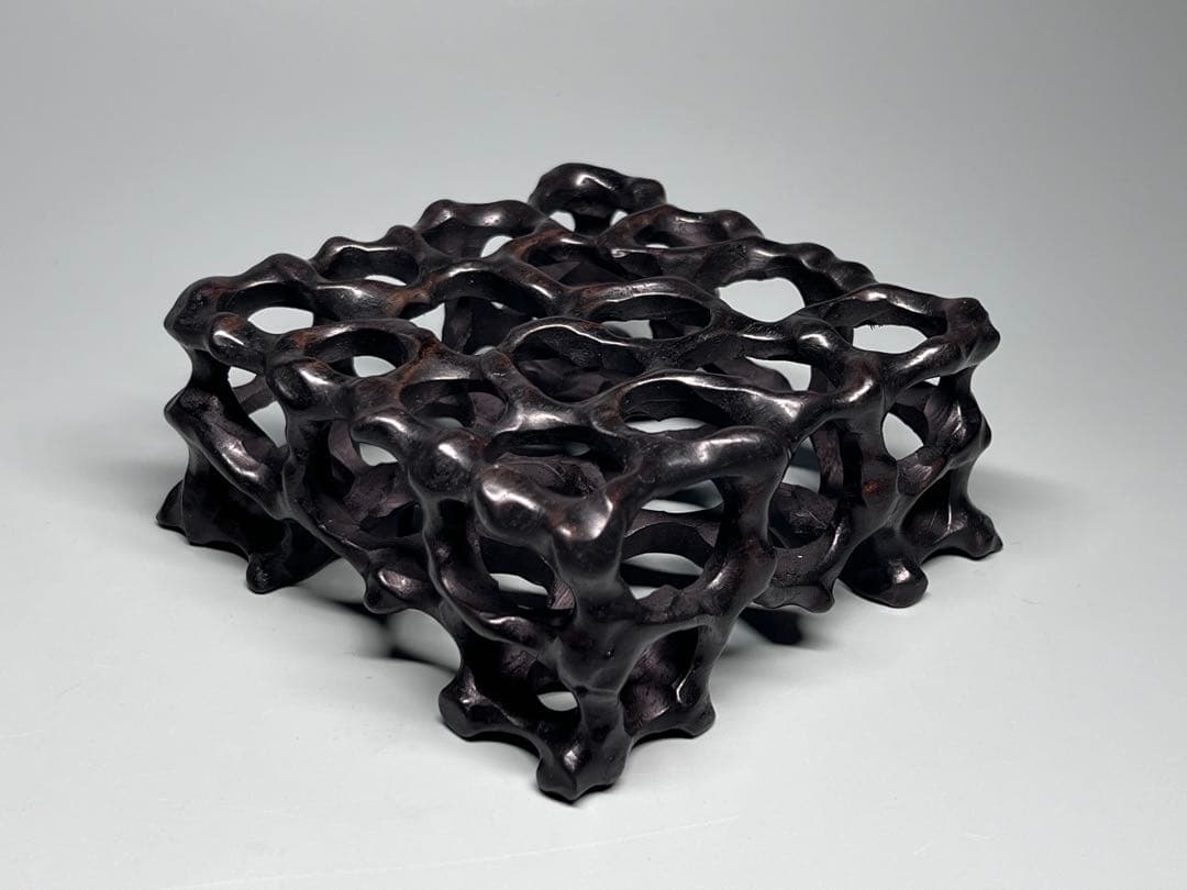 唐木　花台　透かし彫り　花瓶台　飾り物　置物台　盆栽台　華道具　細工彫　四角形