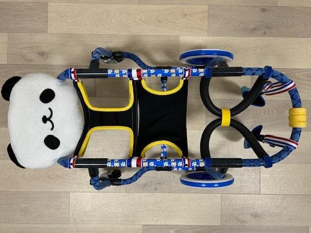 犬用車椅子、柴犬用車椅子4輪車、犬の車椅子