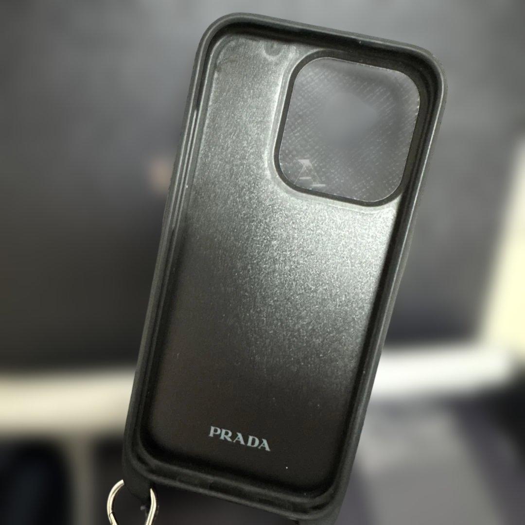 サフィアーノトライアングル iPhone 15 Pro用カバー