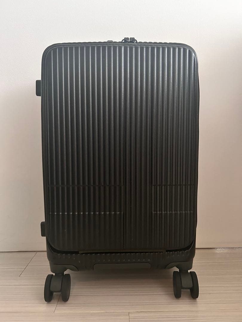 イノベーターINV155 MadBlack 55L Middle キャリーケース