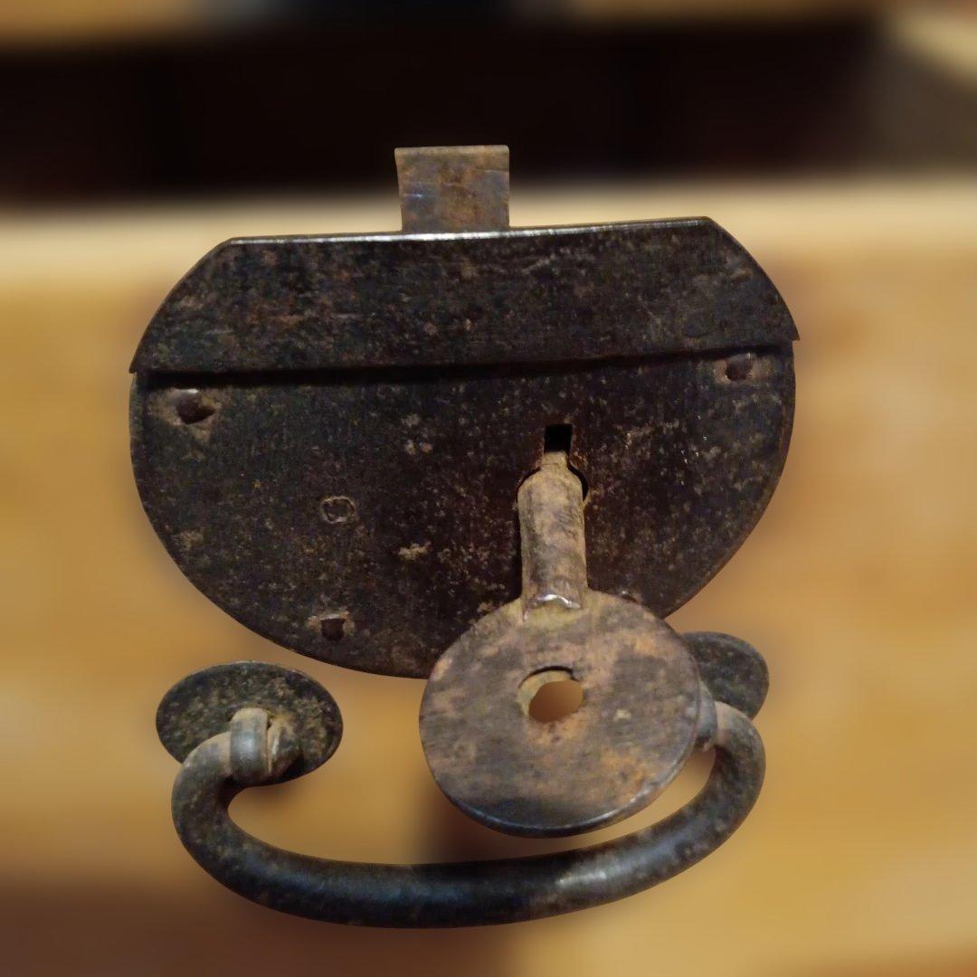 箪笥　立派な大正時代の帳場箪笥　榎木と杉　キャビネット 　鍵付き