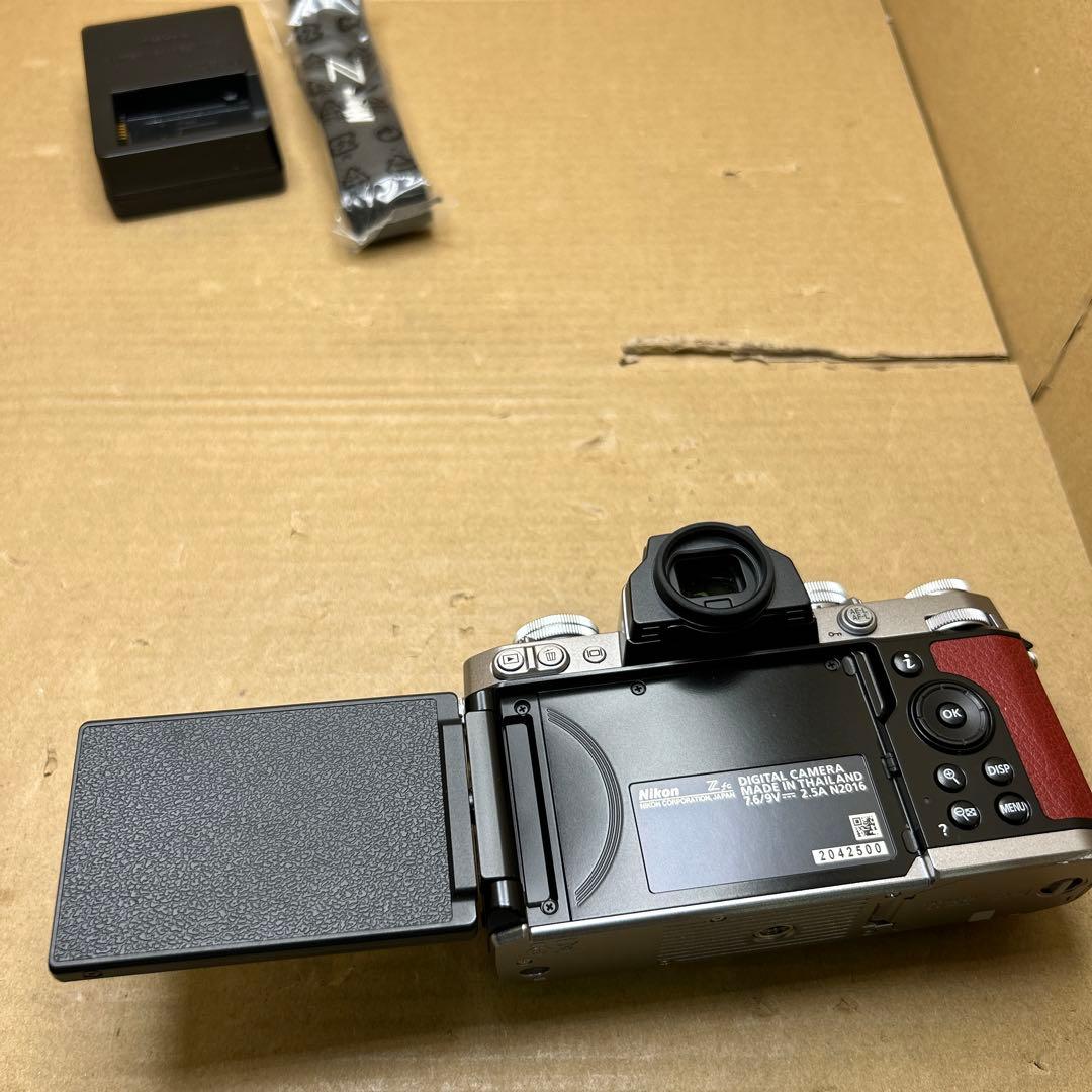 Nikon ミラーレス一眼カメラ Z fc ボディ Zfc レッド