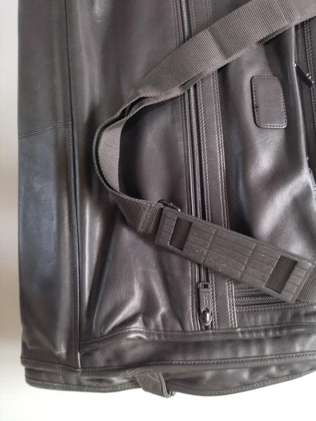 TUMI レザー ブラック ガーメントバッグ スーツ ビジネス 出張 旅行