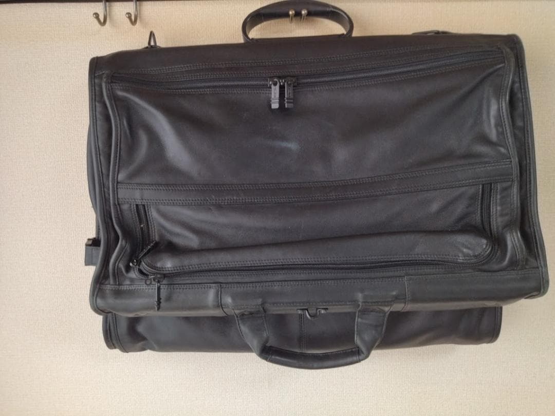 TUMI レザー ブラック ガーメントバッグ スーツ ビジネス 出張 旅行
