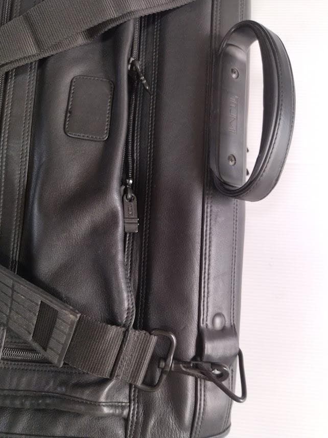 TUMI レザー ブラック ガーメントバッグ スーツ ビジネス 出張 旅行