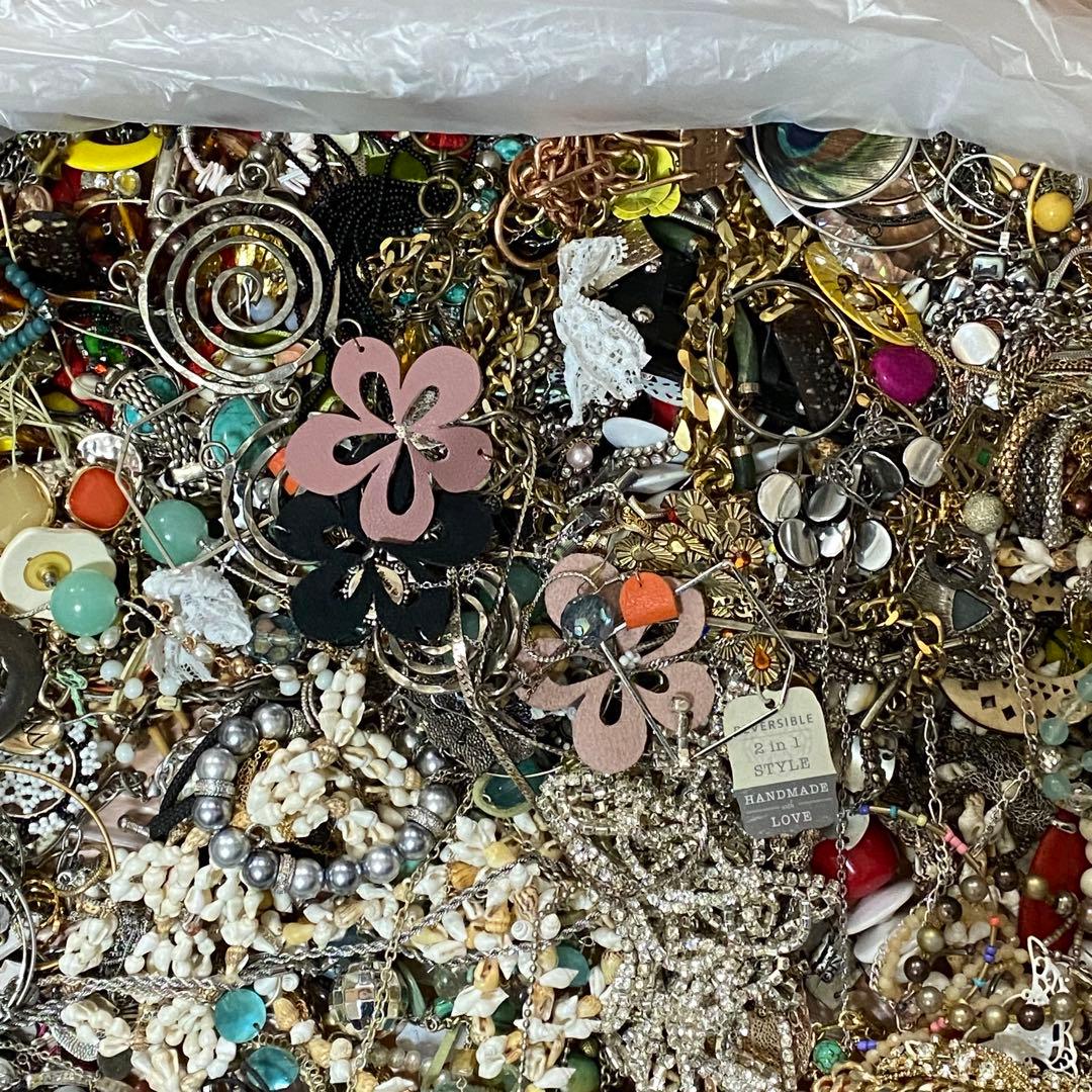 大量　まとめ売り　ジャンク　未選別　アクセサリー色々⑧　約8.1㎏　ネックレス他