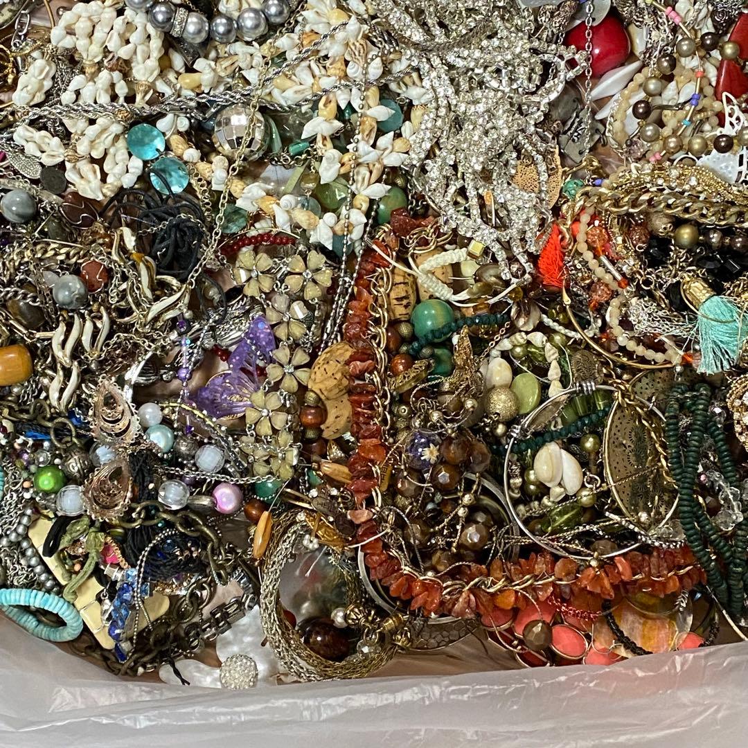 大量　まとめ売り　ジャンク　未選別　アクセサリー色々⑧　約8.1㎏　ネックレス他