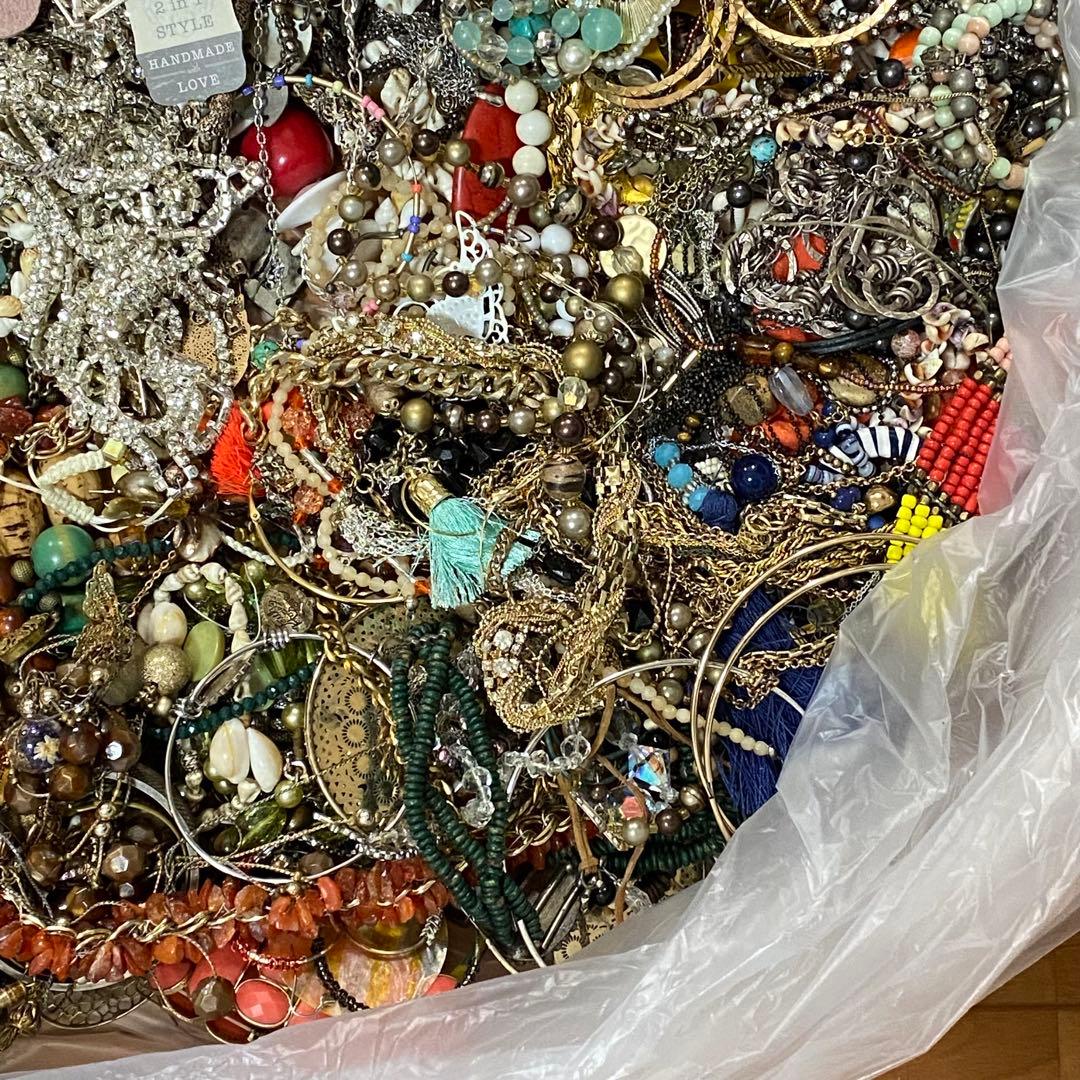 大量　まとめ売り　ジャンク　未選別　アクセサリー色々⑧　約8.1㎏　ネックレス他