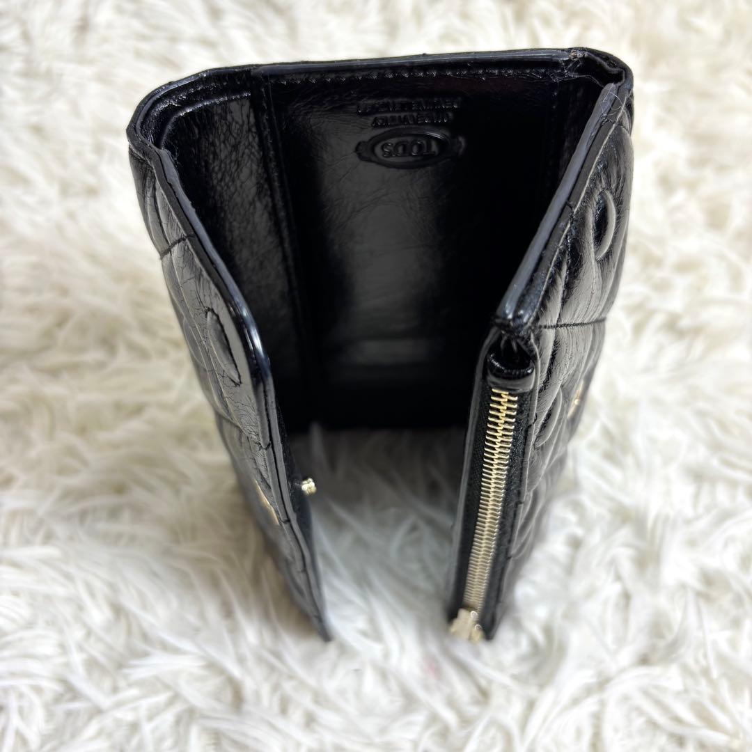 トッズ　TOD's 三つ折り財布　 キルティング　ブラック　Tロゴ