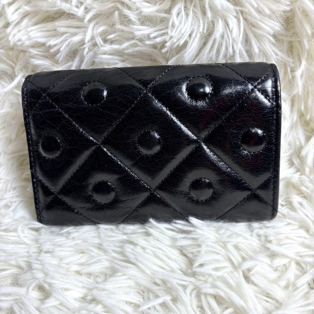 トッズ　TOD's 三つ折り財布　 キルティング　ブラック　Tロゴ