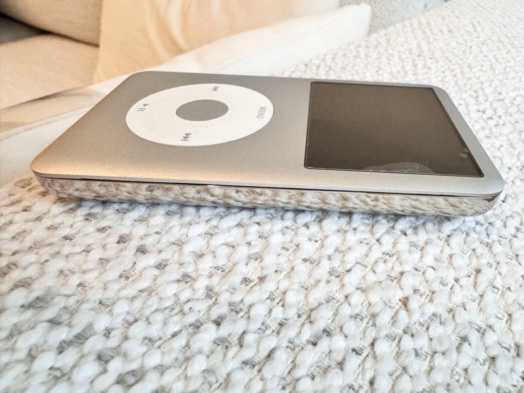 【極美品】iPod classic 第6世代 160GBシルバー 新品バッテリー