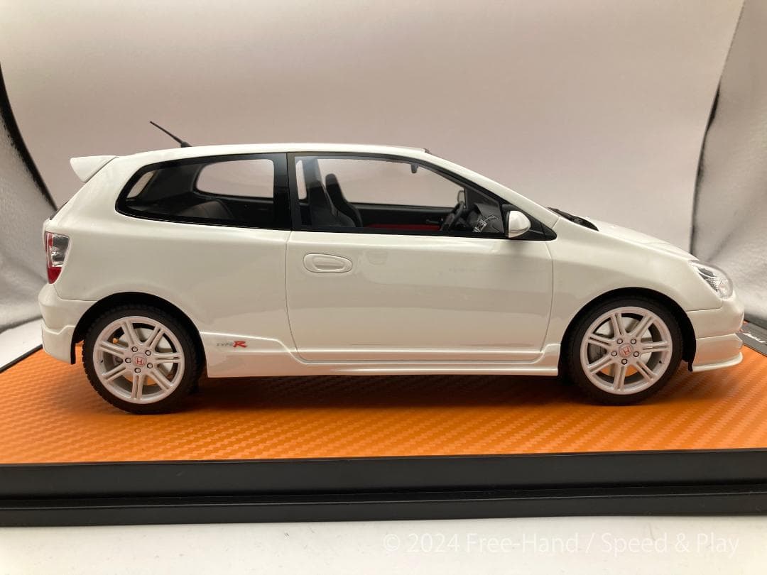 HONDA CIVIC Type R(2004)1:18 レジンカー　限定モデル