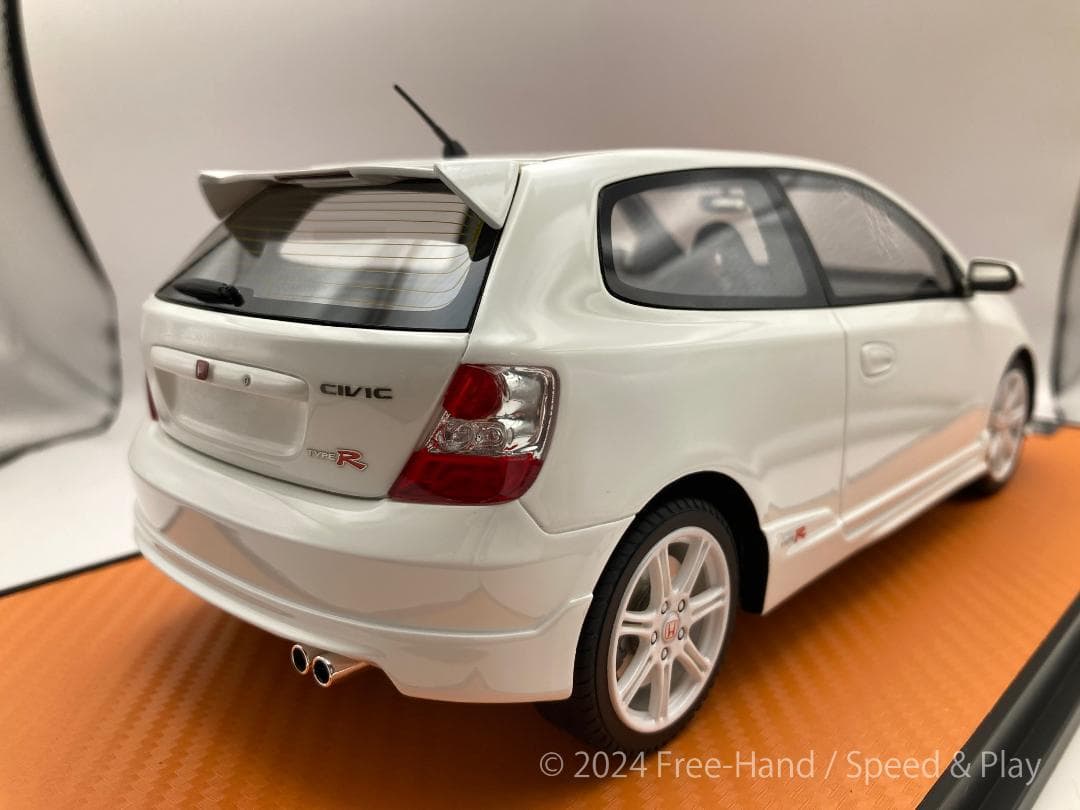 HONDA CIVIC Type R(2004)1:18 レジンカー　限定モデル