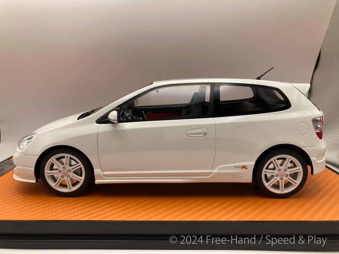 HONDA CIVIC Type R(2004)1:18 レジンカー　限定モデル