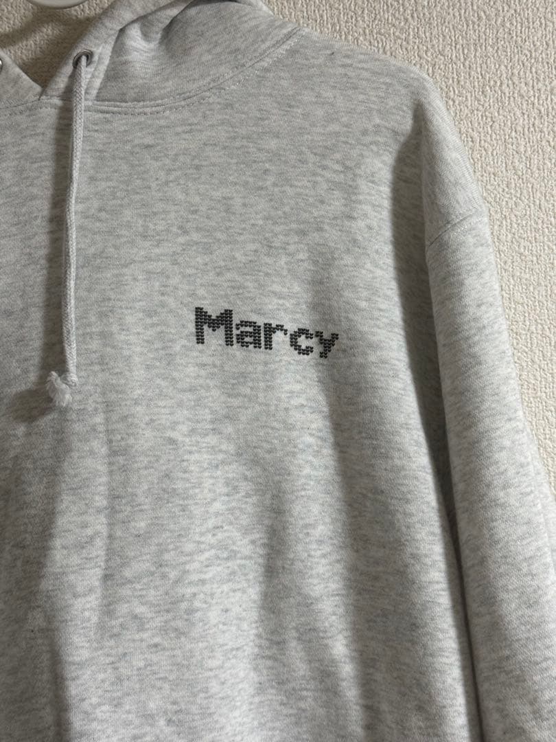 マルシィ　ニット風ロゴパーカー