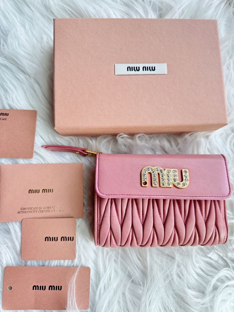 MIU MIU ピンク プリーツ財布
