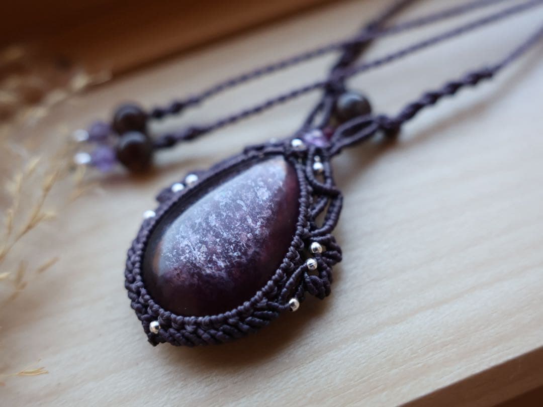 J*s様 パープルマイカ　マクラメ　ネックレス 桜瑪瑙ネックレス