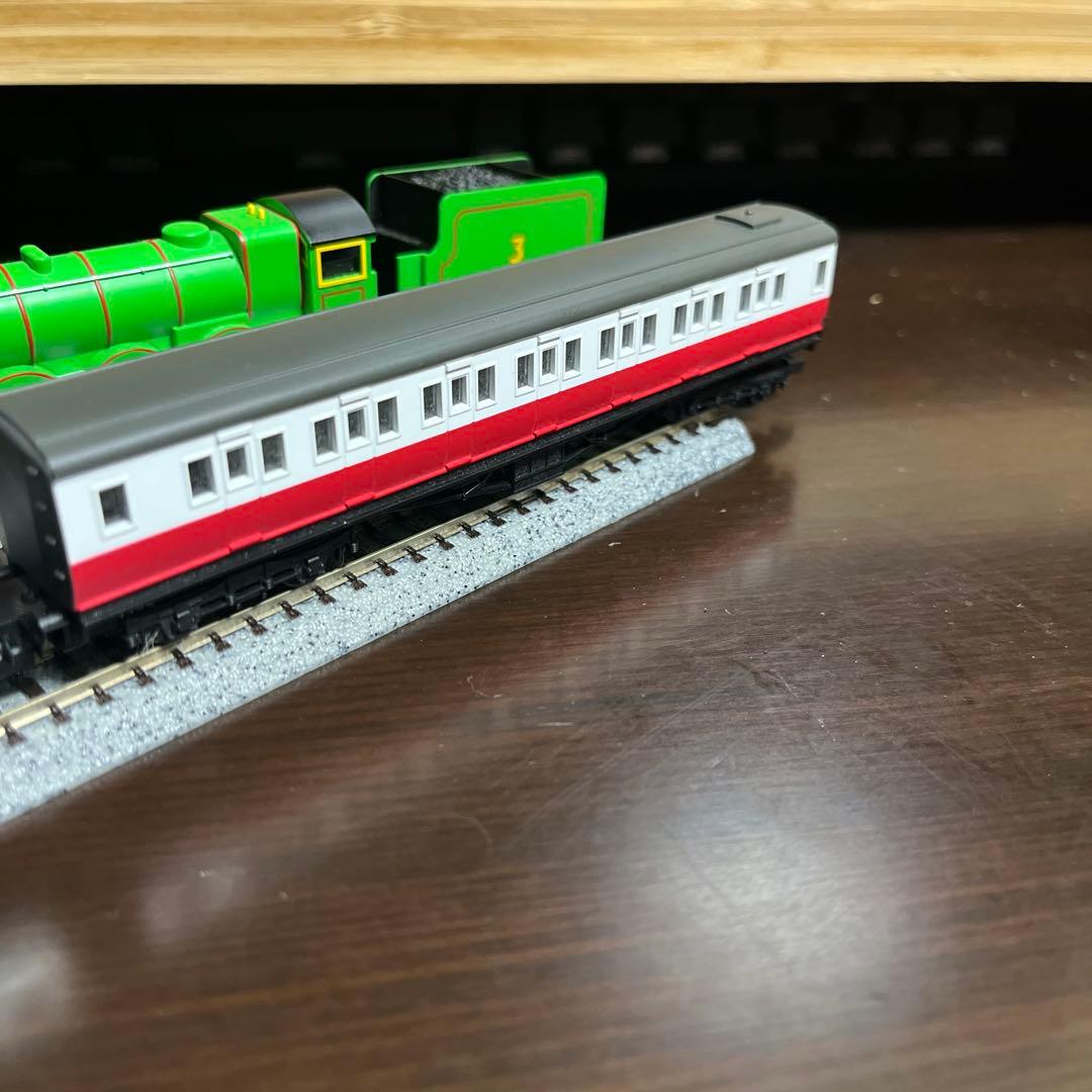 ヘンリー Nゲージ 赤い客車　緑の客車　セット