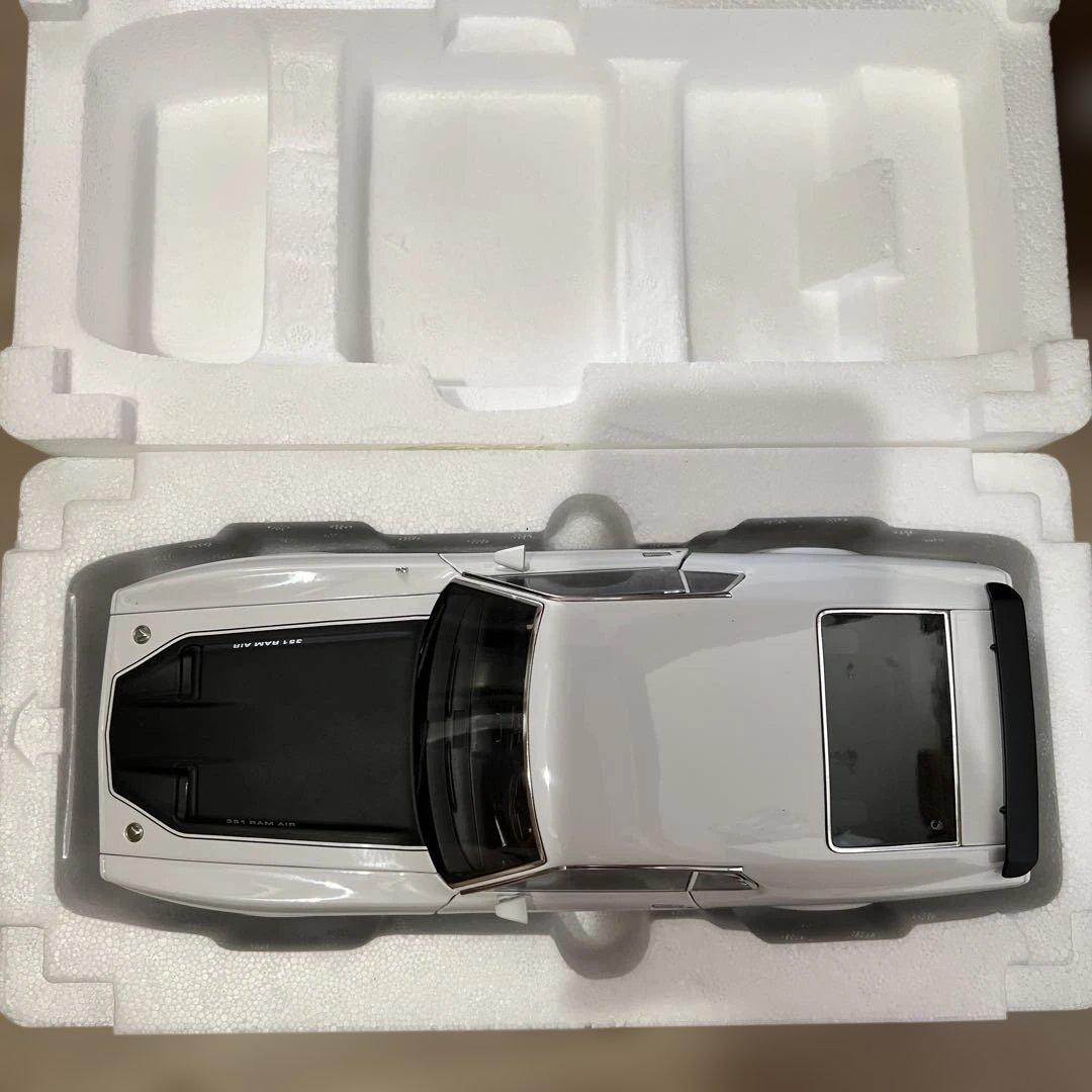 自動車 AUTOart 1971 Ford Mustang Mach I 1:18