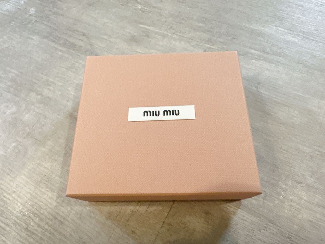 未使用　ミュウミュウ　MIU MIU ドットスタッズミニウォレット　ミニ財布