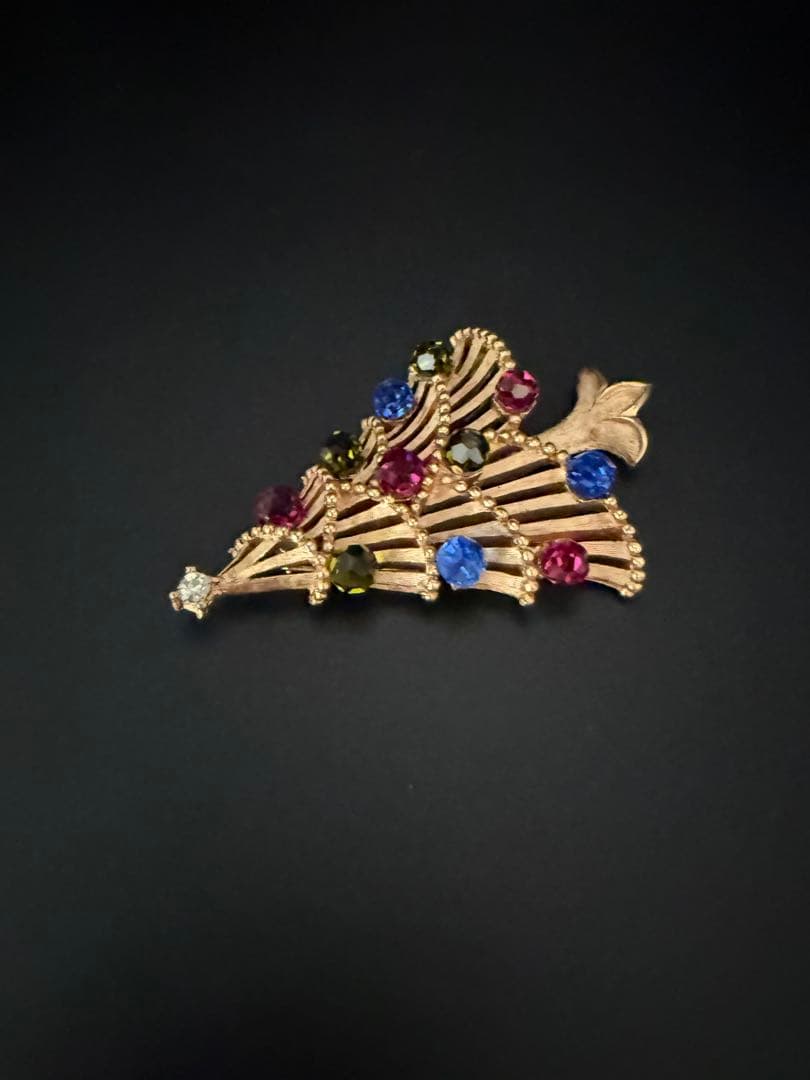 lotuscloud 2541⭐️TRIFARI トリファリヴィンテージブローチ