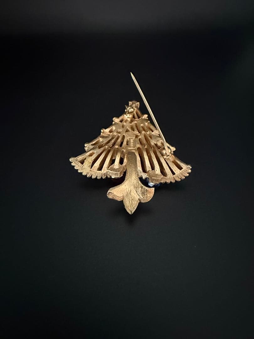 lotuscloud 2541⭐️TRIFARI トリファリヴィンテージブローチ