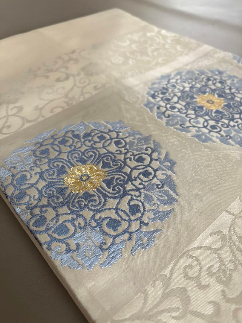 〈お楽しみ価格〉アイボリー ブルー華文 花唐草紋意匠 正絹 九寸名古屋帯 美品