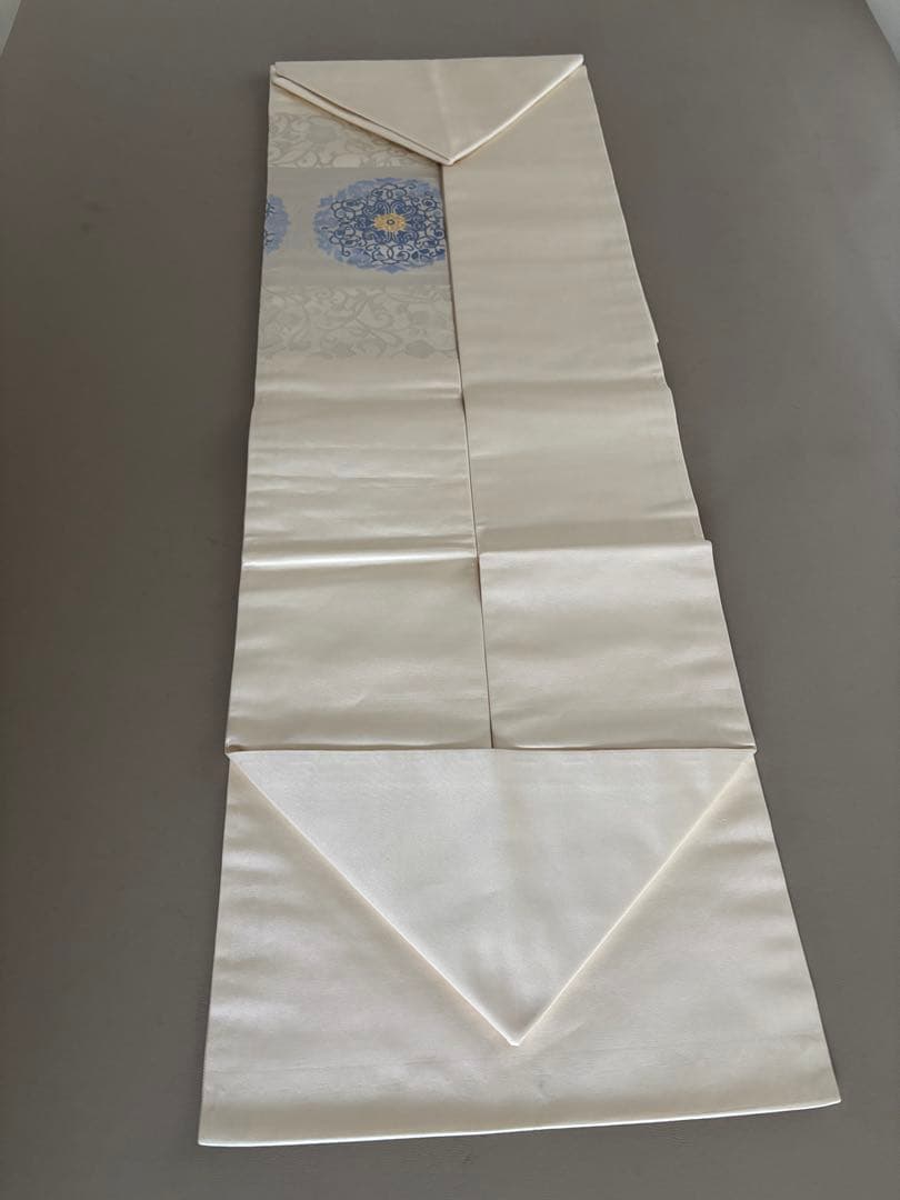 〈お楽しみ価格〉アイボリー ブルー華文 花唐草紋意匠 正絹 九寸名古屋帯 美品
