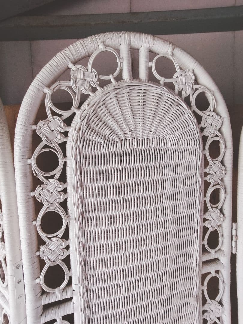 ホワイトラタン風トリプルパネルパーテーション